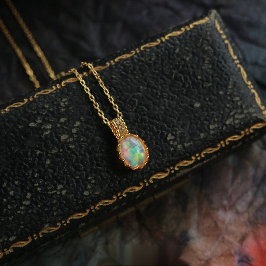 Opal Court Style Glow Gold Necklace