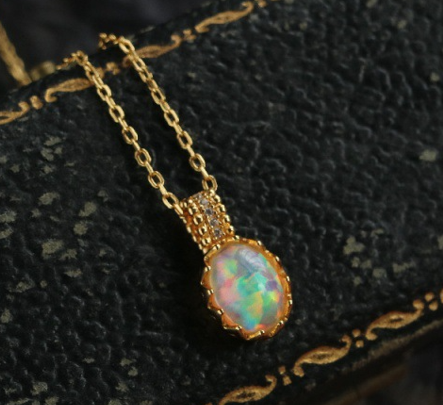 Opal Court Style Glow Gold Necklace