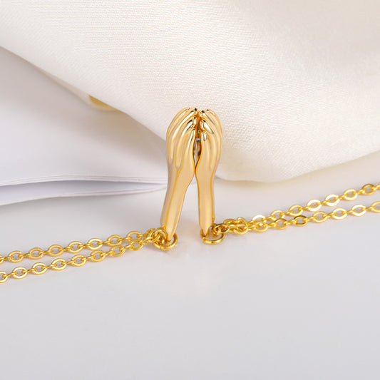 Magnetic Holding Hands Couple Necklace