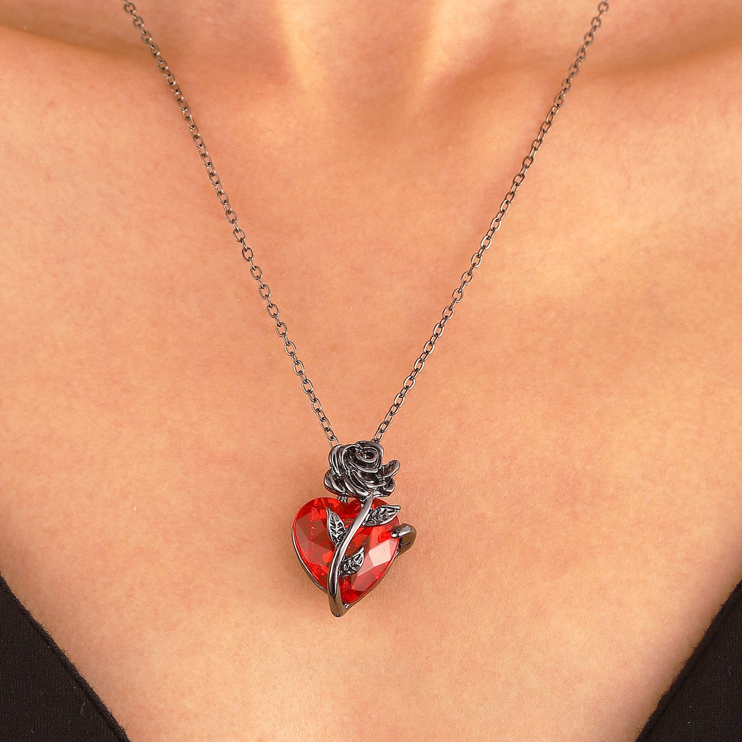 Punk Rose Love Necklace – Fashion Personality Heart Shaped Clavicle Chain Pendant for Valentine’s Day