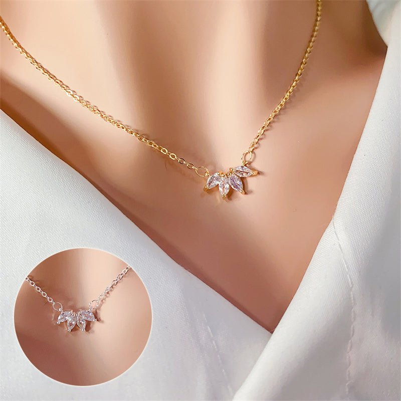 Shining Flower Petal Necklace