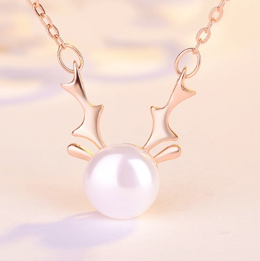 Small Elk Pearl Pendant Necklace