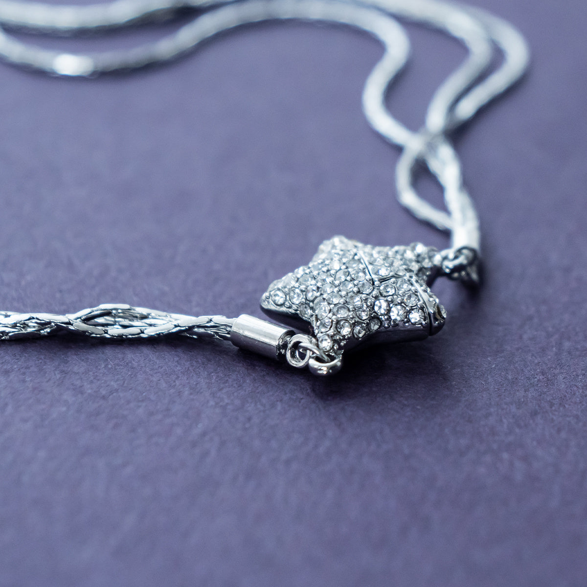 Magnetic Five-Pointed Star Necklace with Rhinestones