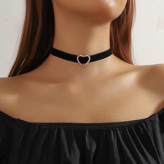 Elegant Velvet Pearl Heart Choker Necklace