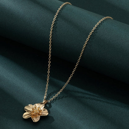 Retro Gold Flower Pendant Necklace