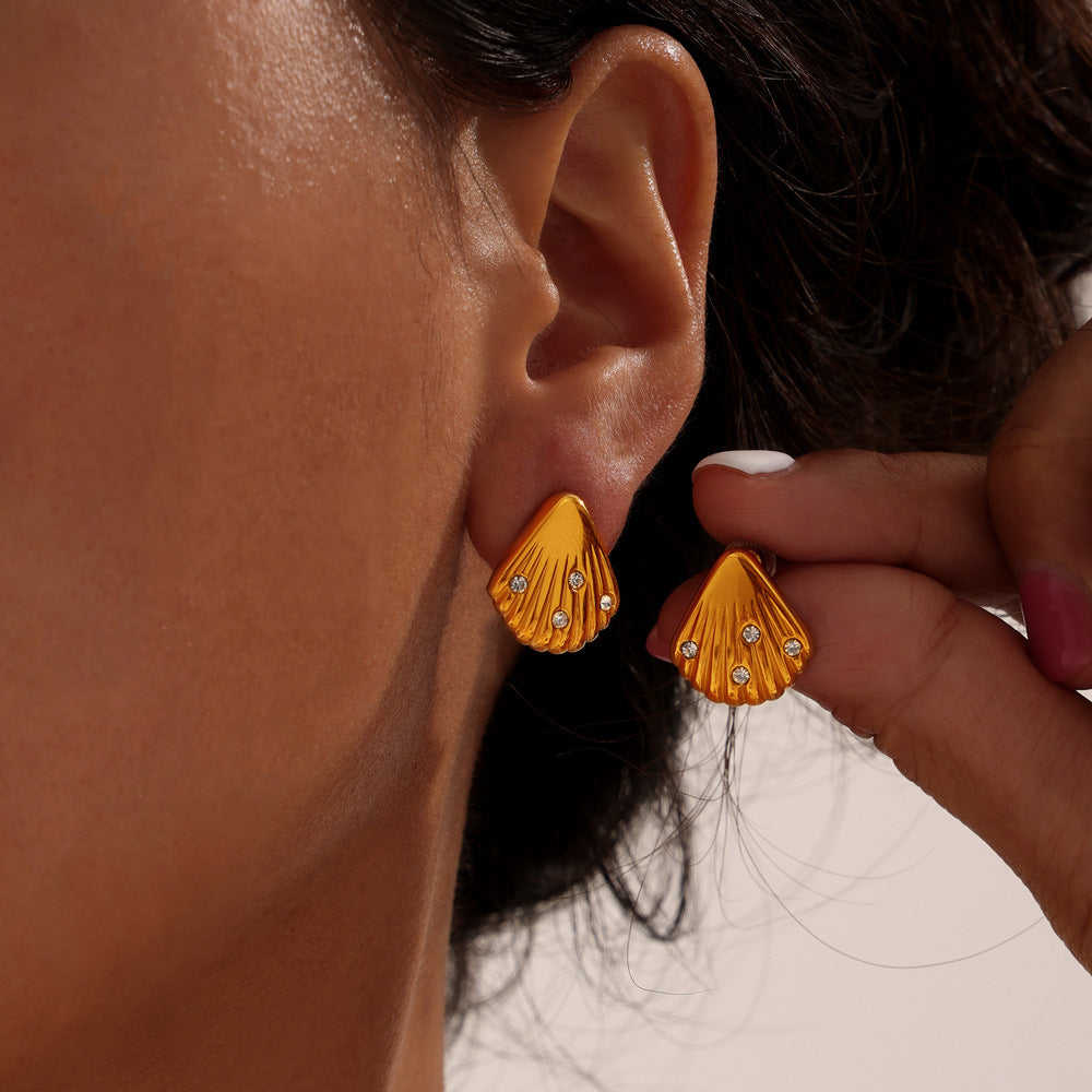 French Vintage Shell Jewelled Pendant Necklace