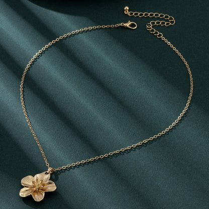 Retro Gold Flower Pendant Necklace