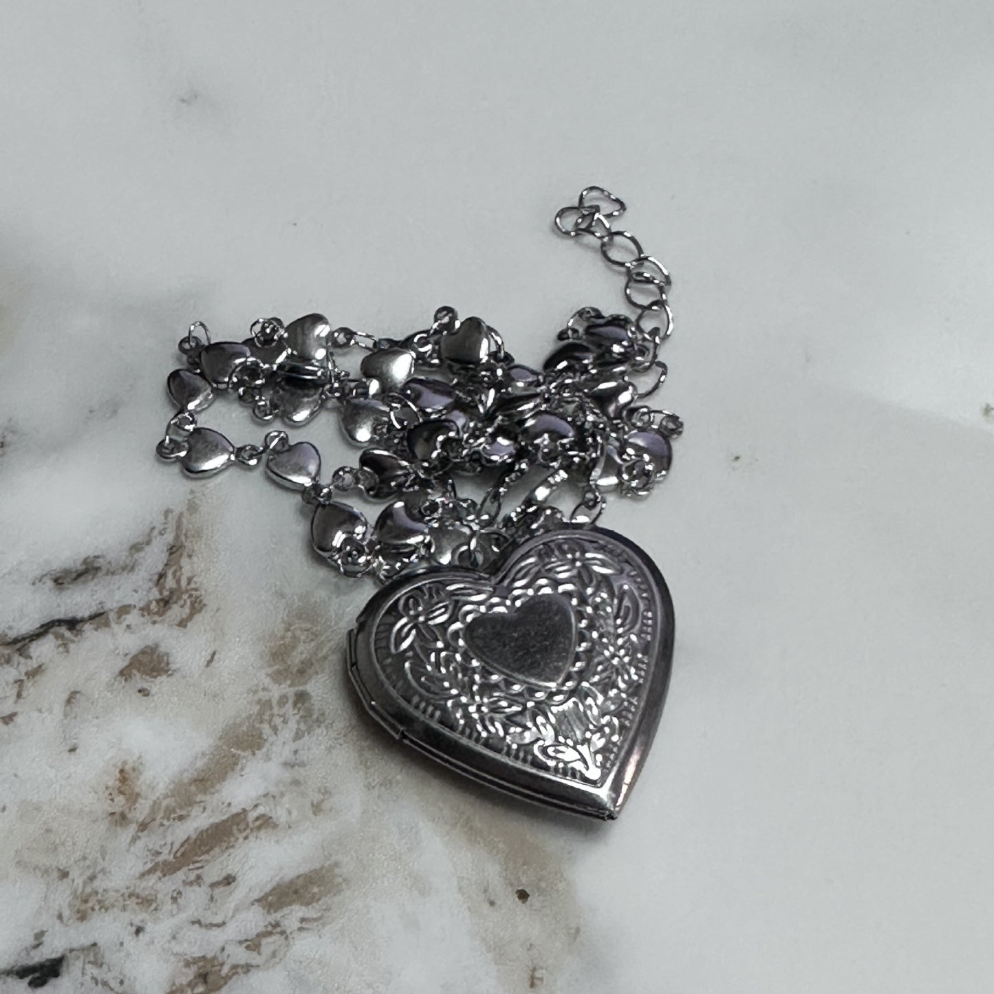 INS Heart-Shaped Flip Carved Necklace