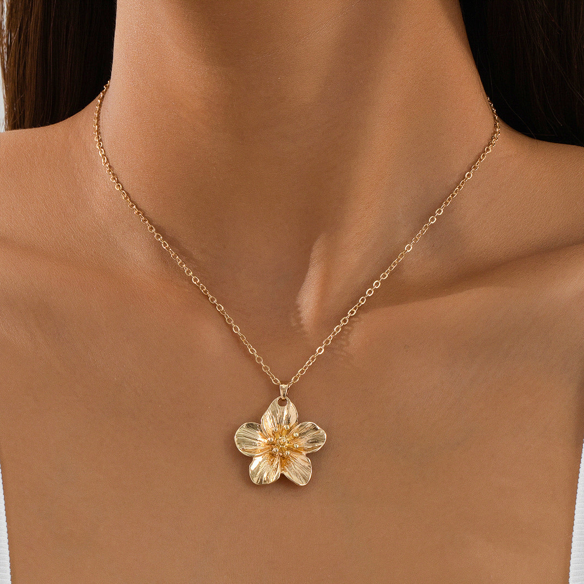 Retro Gold Flower Pendant Necklace