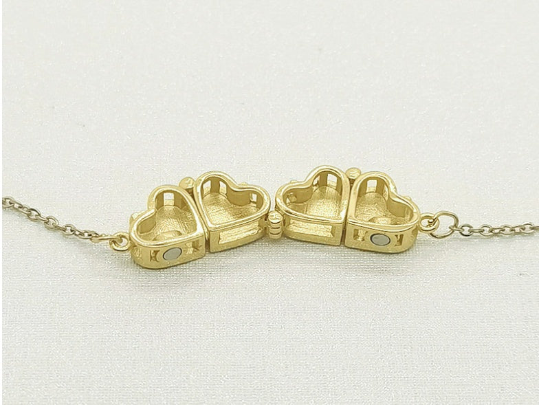 Net Red Clover Enamel Necklace