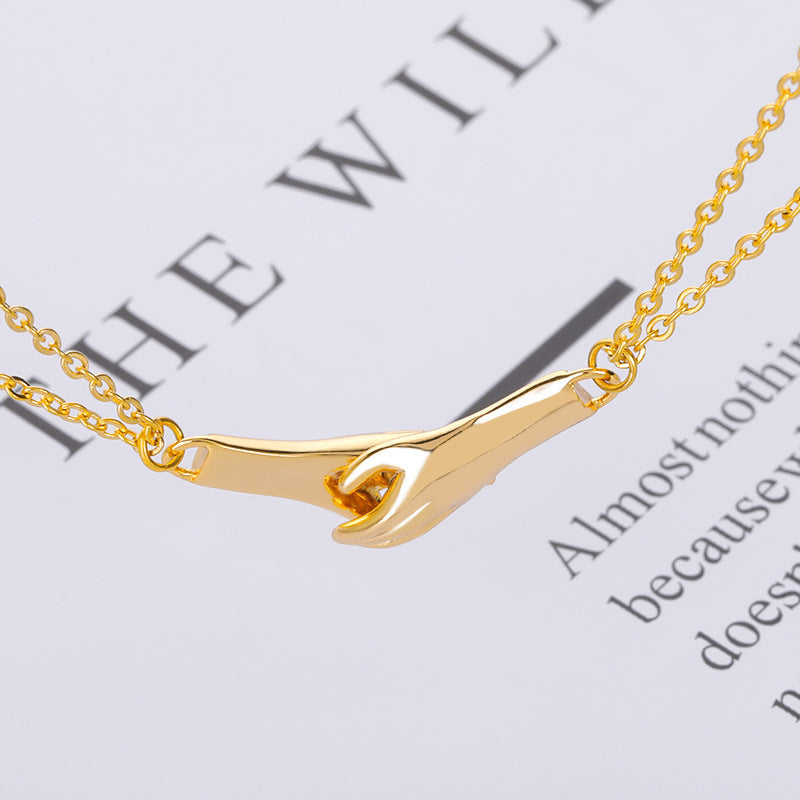Magnetic Holding Hands Couple Necklace