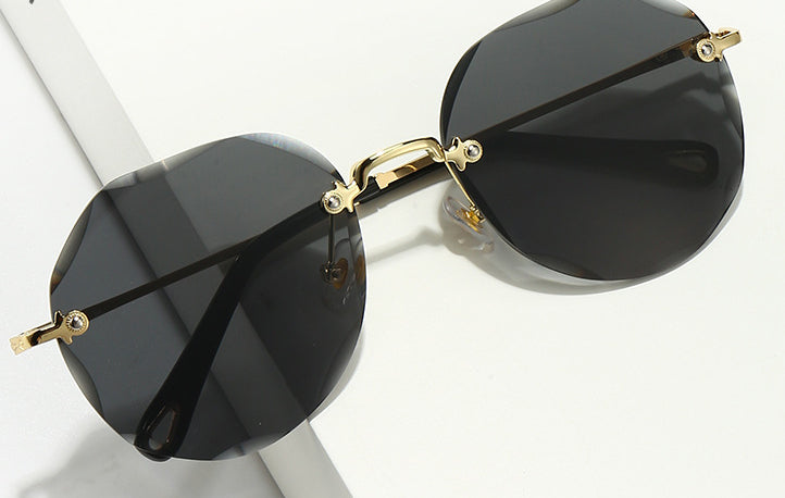 Polygonal Rimless Trimmed Sunglasses