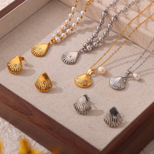 French Vintage Shell Jewelled Pendant Necklace - Trendy Radar