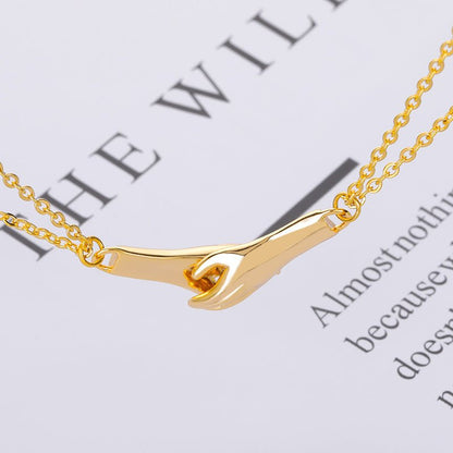 Magnetic Holding Hands Couple Necklace - Trendy Radar