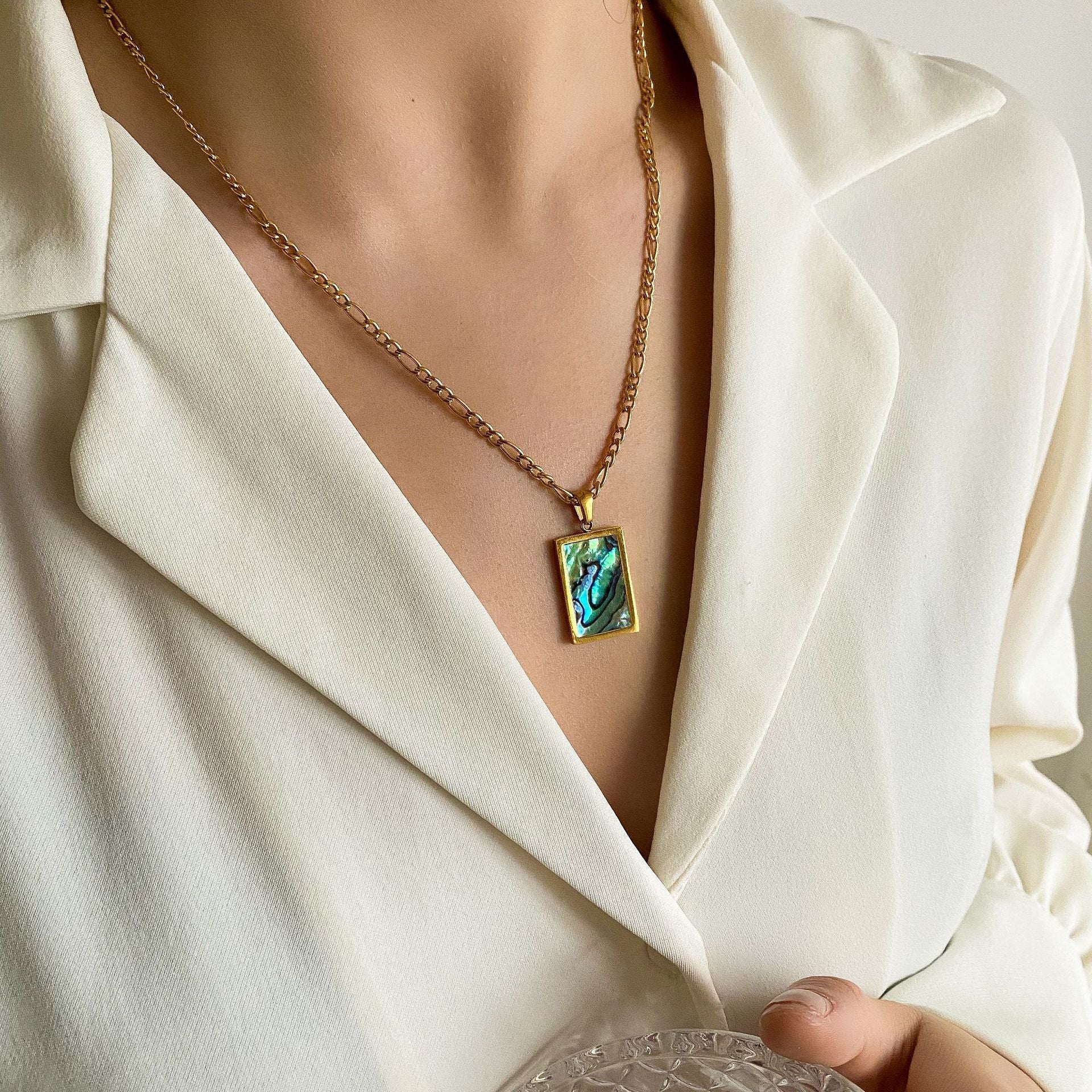 White Shell Inlaid Necklace - Trendy Radar