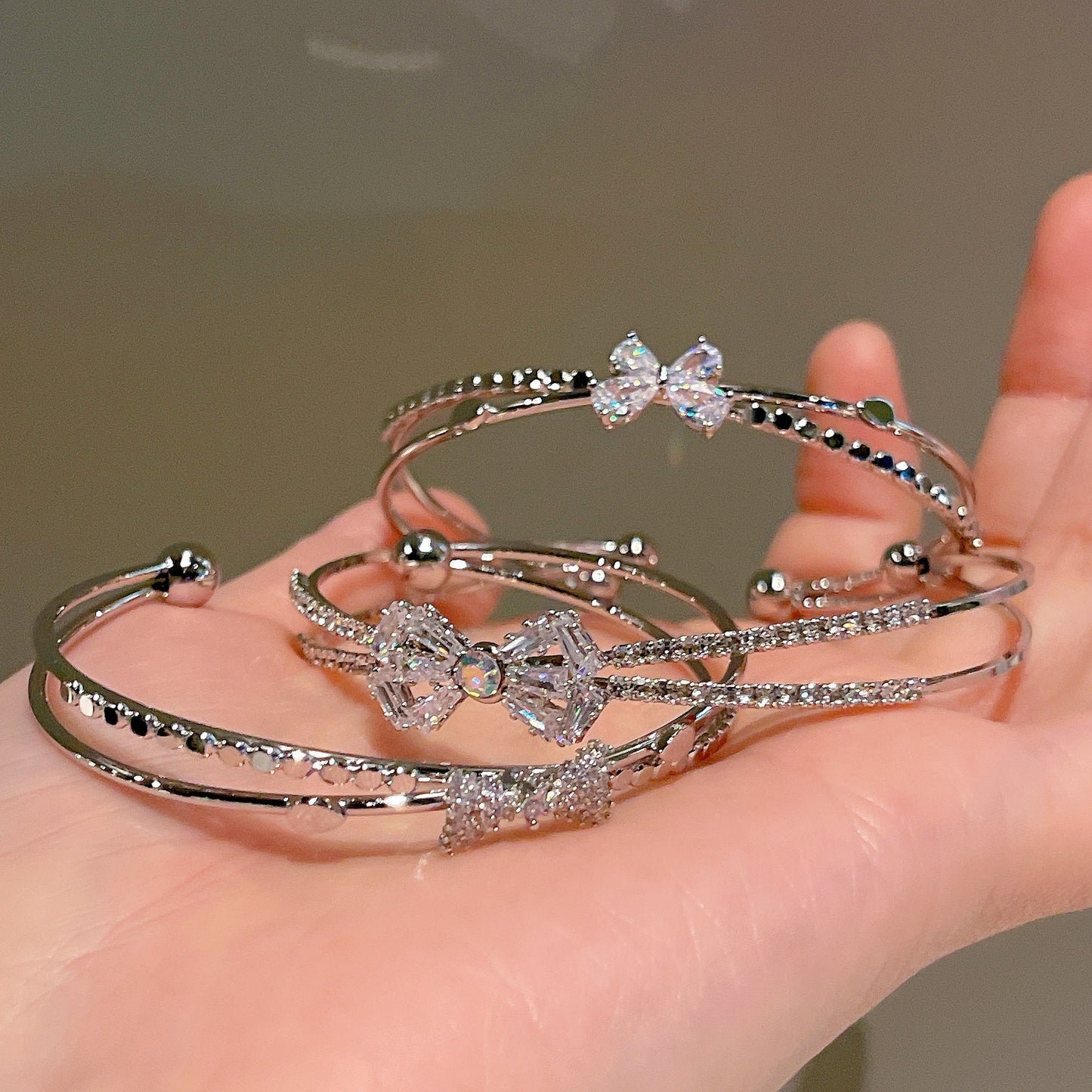 Women’s Minimalist Silver Bow Bracelet - Trendy Radar