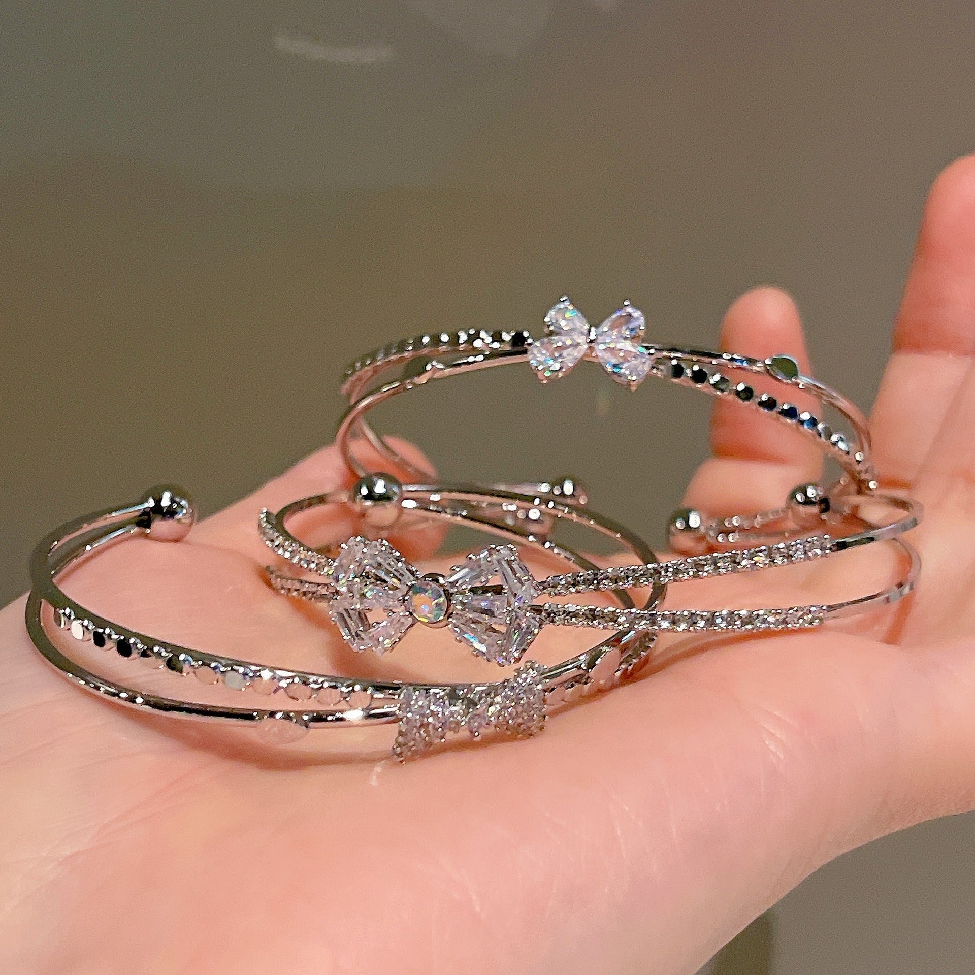 Women’s Minimalist Silver Bow Bracelet - Trendy Radar