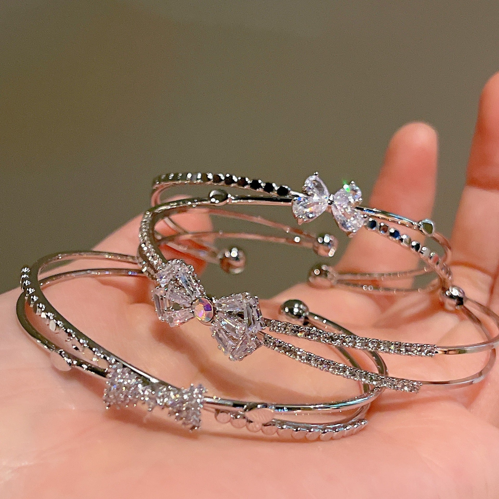 Women’s Minimalist Silver Bow Bracelet - Trendy Radar